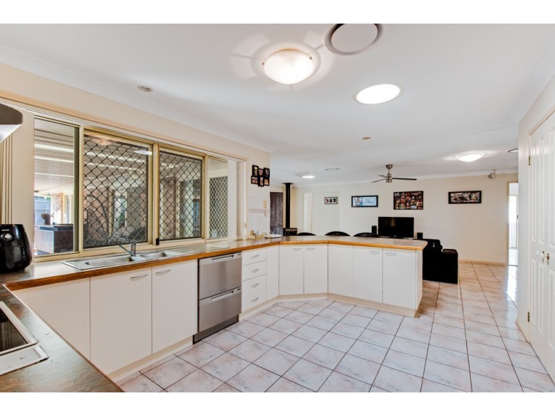 2 Harrogate Terrace, Birkdale QLD 4159