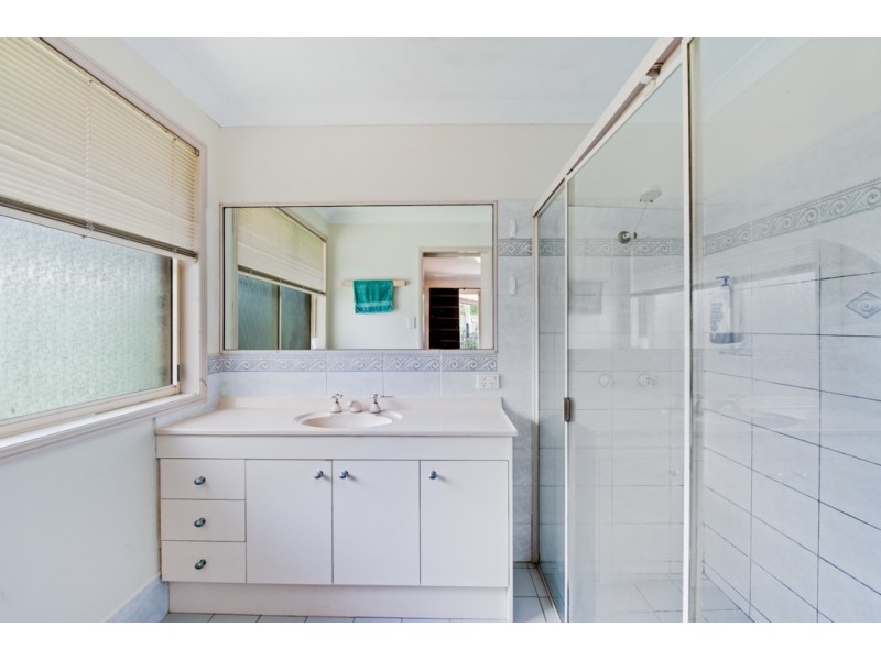 2 Harrogate Terrace, Birkdale QLD 4159