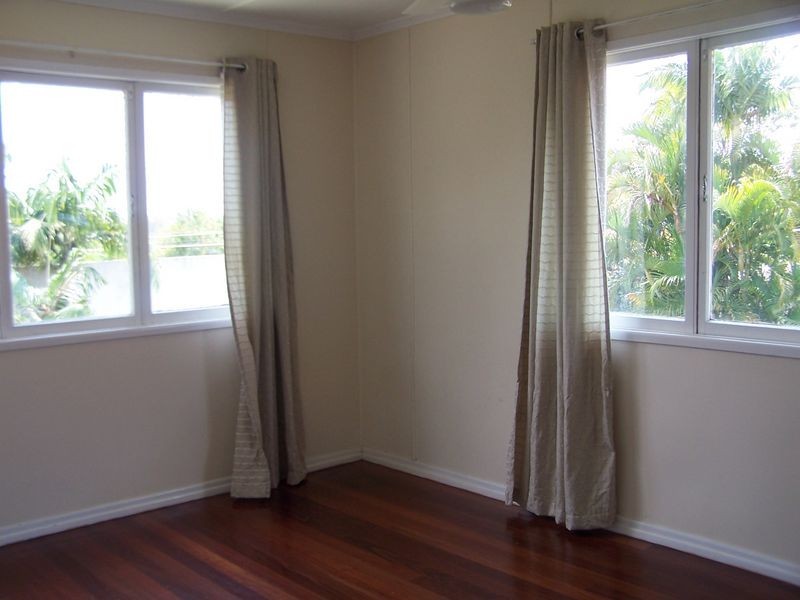 33 Curve Ave, Wynnum QLD 4178