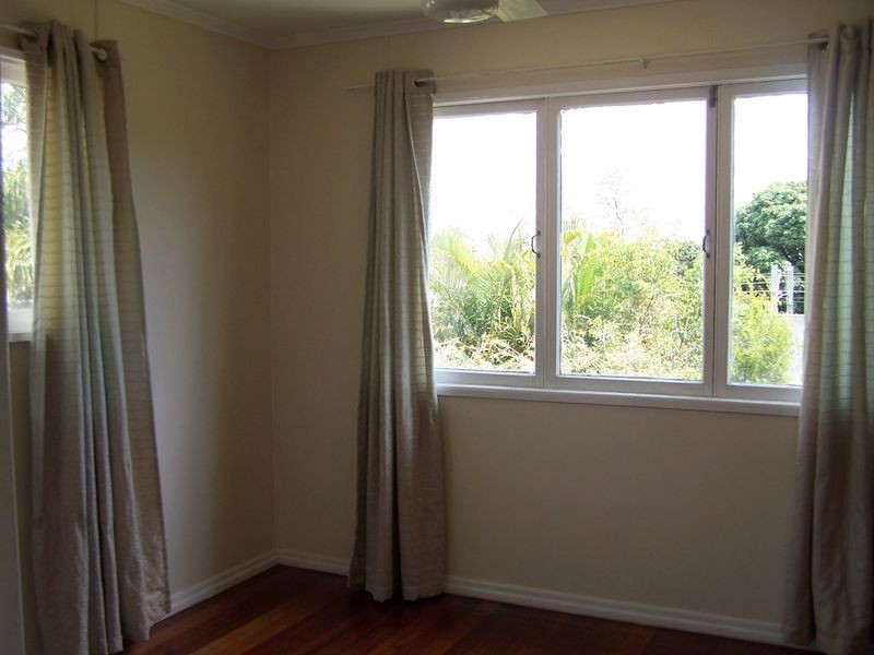 33 Curve Ave, Wynnum QLD 4178