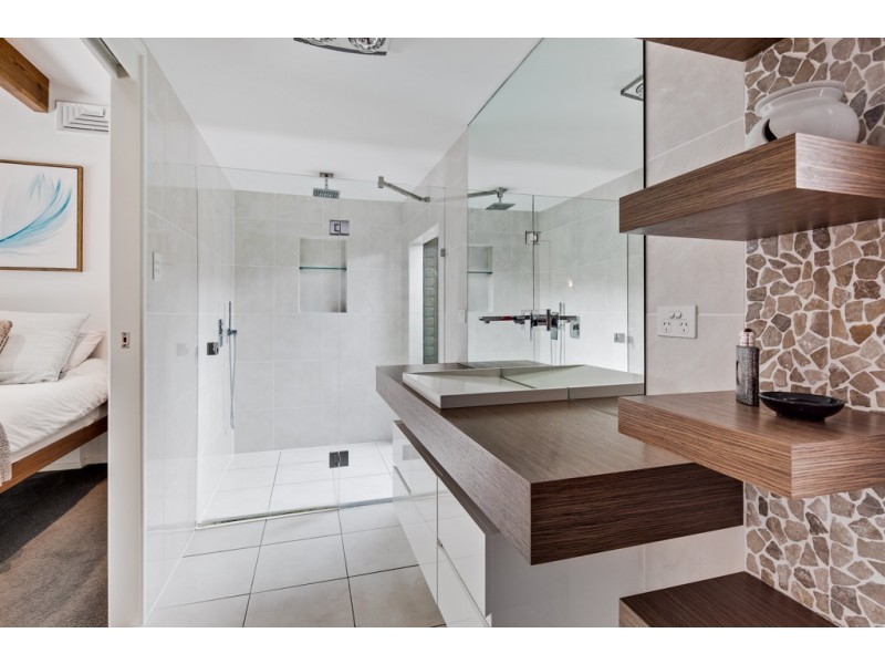 13 Bailey Road, Birkdale QLD 4159