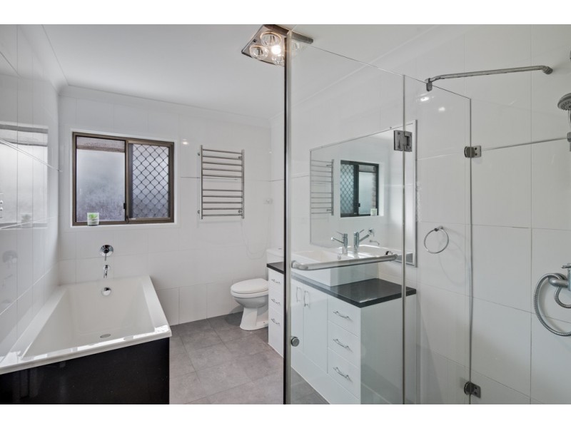 13 Bailey Road, Birkdale QLD 4159