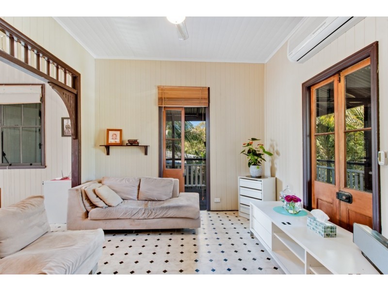 25 Charles Street, Birkdale QLD 4159