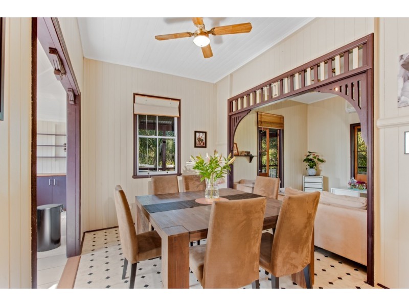 25 Charles Street, Birkdale QLD 4159