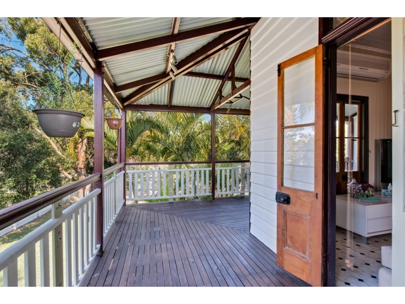 25 Charles Street, Birkdale QLD 4159