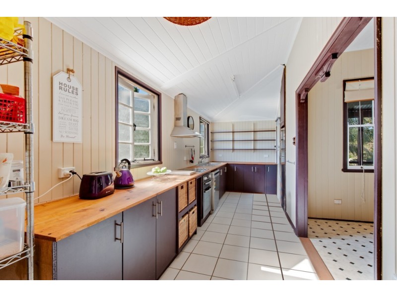 25 Charles Street, Birkdale QLD 4159