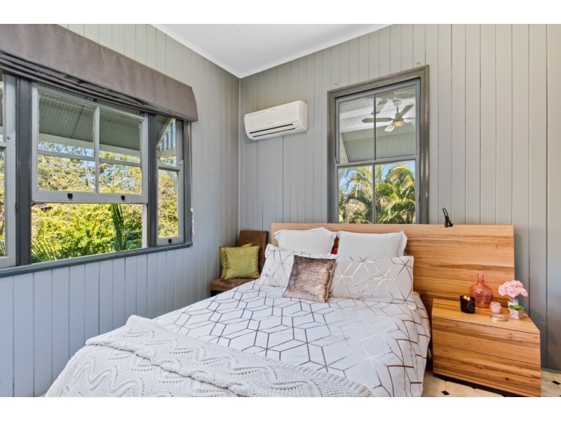 25 Charles Street, Birkdale QLD 4159