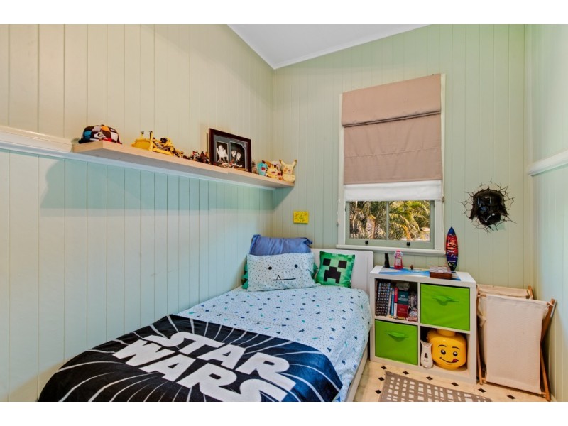 25 Charles Street, Birkdale QLD 4159