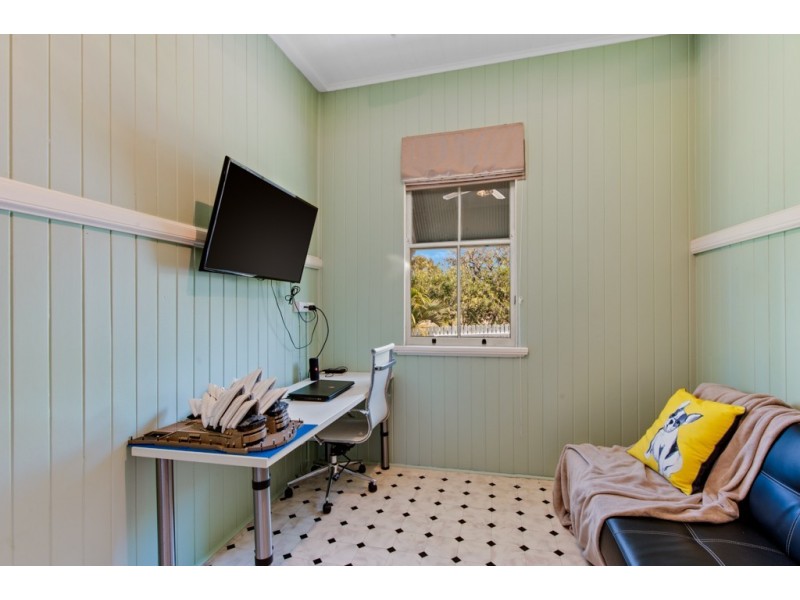 25 Charles Street, Birkdale QLD 4159