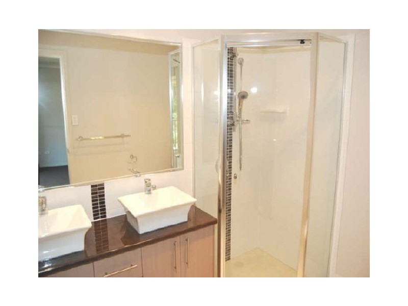 83 Rowland Ave, Wakerley QLD 4154