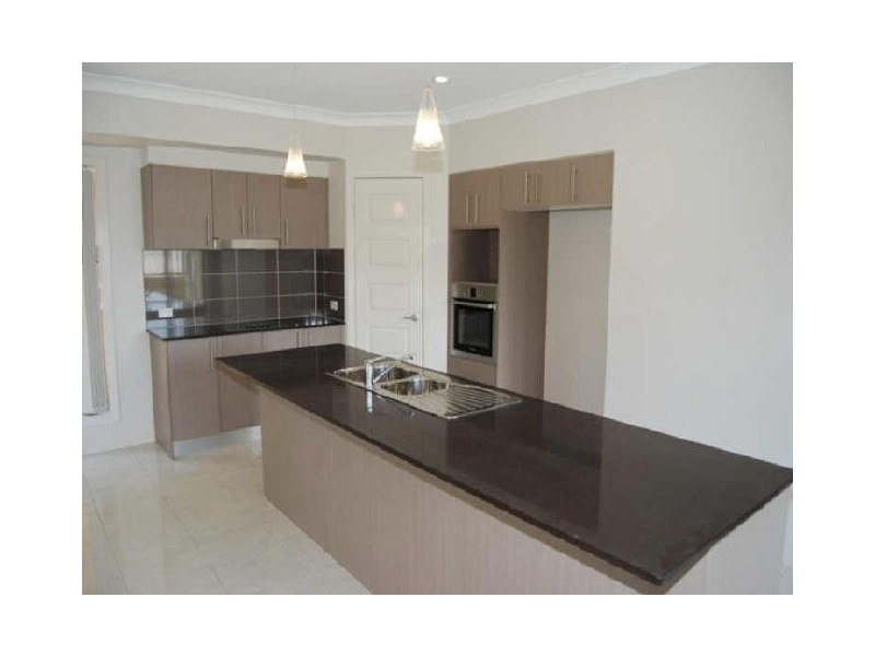 83 Rowland Ave, Wakerley QLD 4154