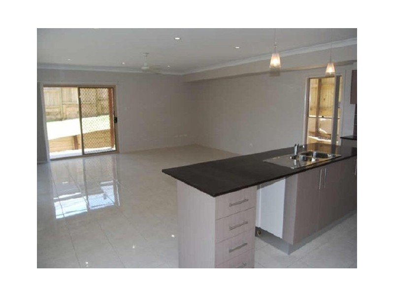 83 Rowland Ave, Wakerley QLD 4154
