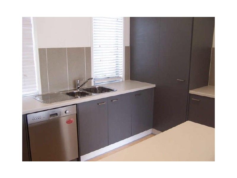 2/100 Bride Street, Wynnum QLD 4178