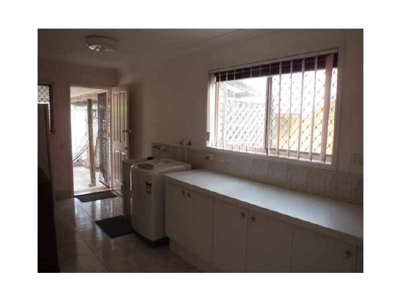 2/17 Bath Street, Birkdale QLD 4159