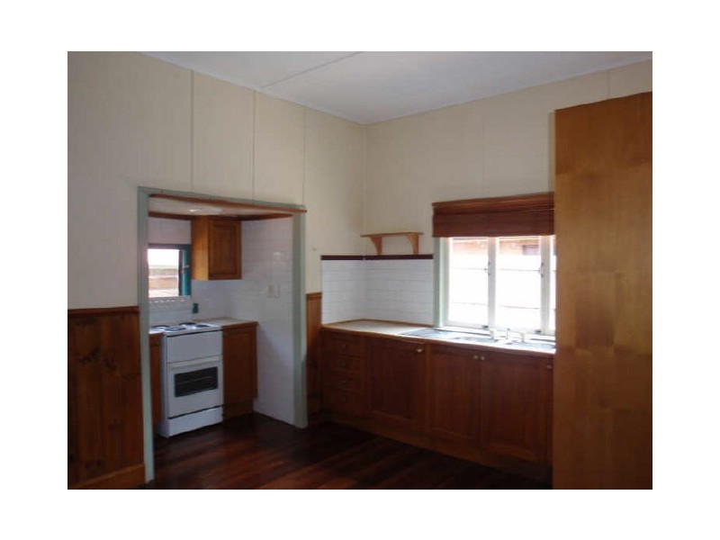 6 Charles Street, Birkdale QLD 4159