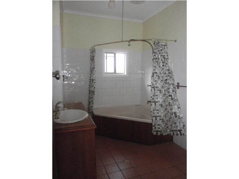 6 Charles Street, Birkdale QLD 4159