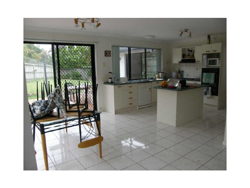 2 Eastcote Lane, Wellington Point QLD 4160