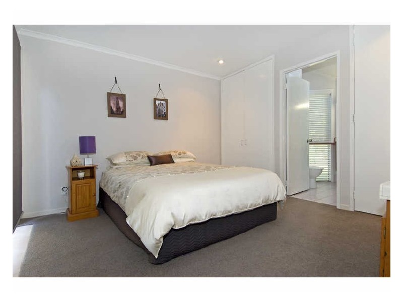 16 Saul Street, Thorneside QLD 4158