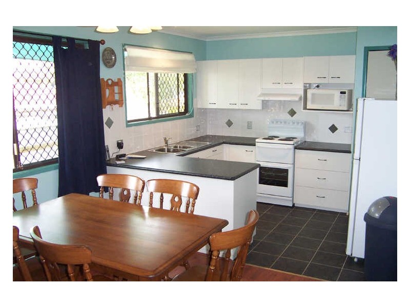11 Sunburry Street, Birkdale QLD 4159