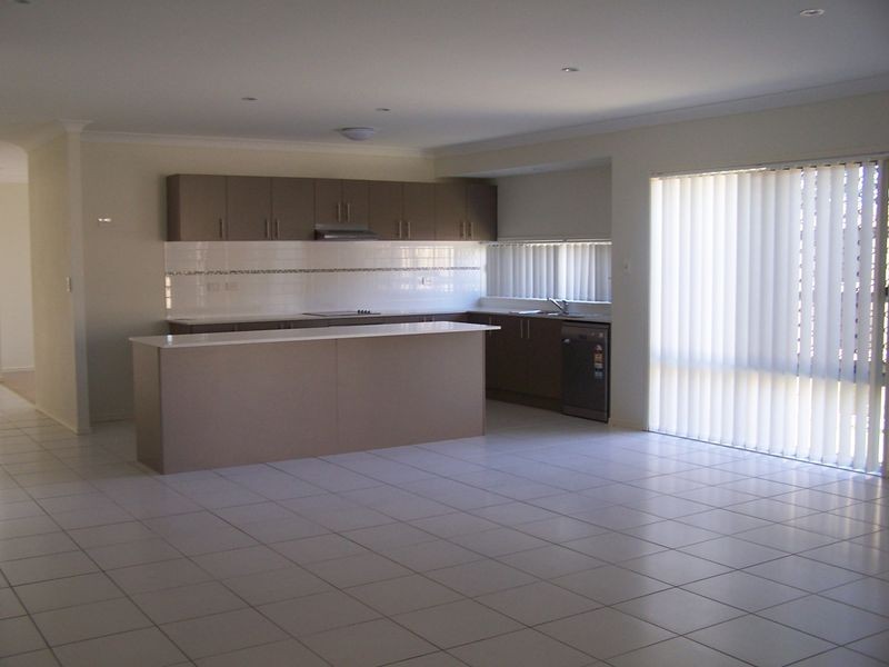 2 Link Street, Manly West QLD 4179