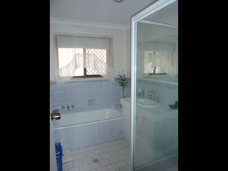 27 Fuchsia Close, Birkdale QLD 4159