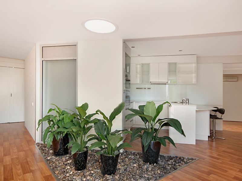 30 Russell Ave, Norman Park QLD 4170