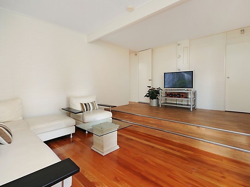 30 Russell Ave, Norman Park QLD 4170