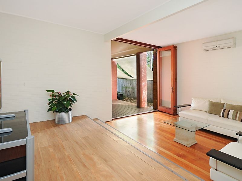 30 Russell Ave, Norman Park QLD 4170