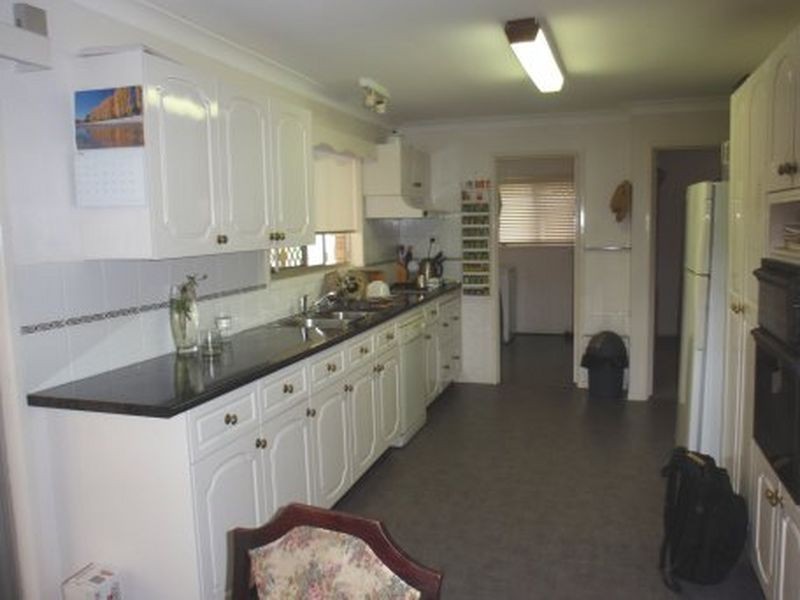 12 Linda Street, Birkdale QLD 4159