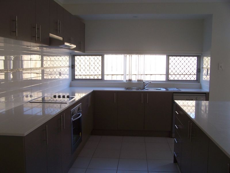 2 Peregin Close, Manly West QLD 4179