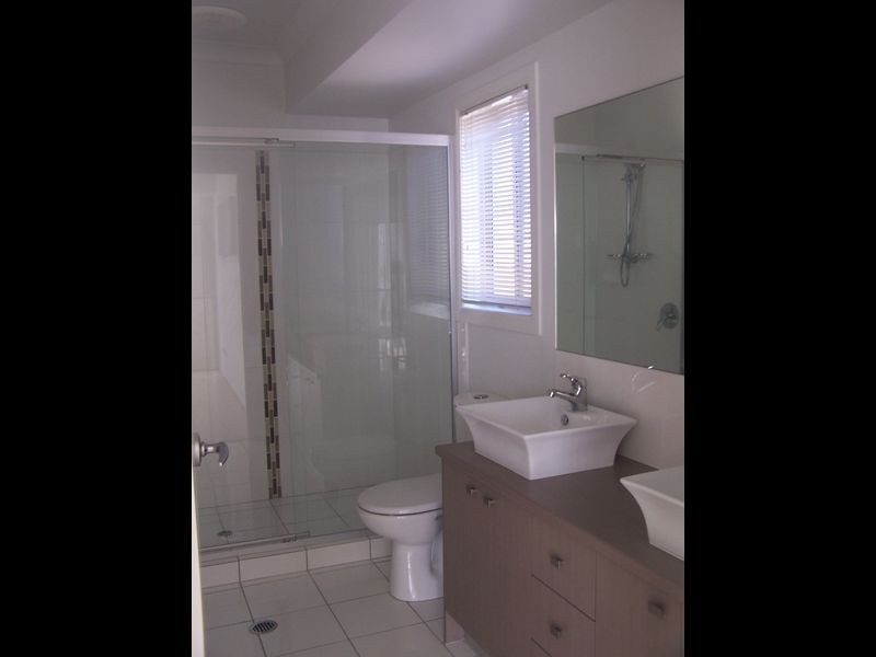 2/34 Birdwood Road, Birkdale QLD 4159