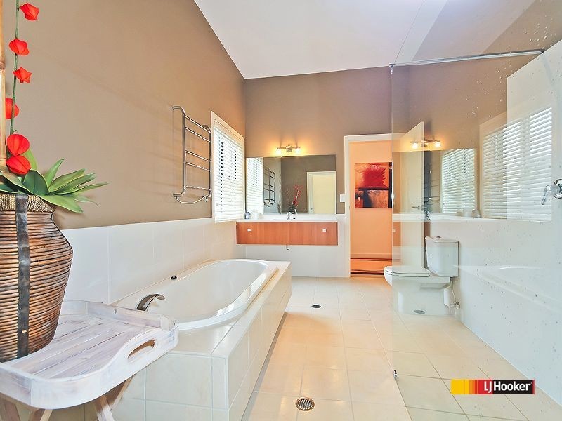 16 Esplanade, Wellington Point QLD 4160