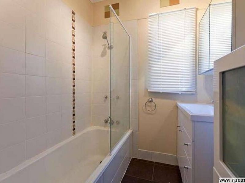 16 Astley Street, Wynnum West QLD 4178