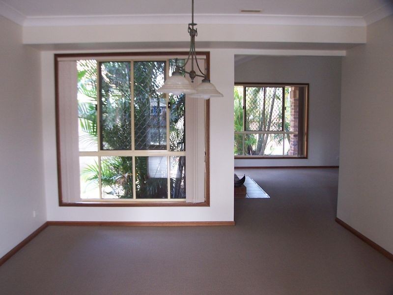 27 Downwind Ct, Birkdale QLD 4159