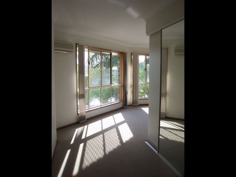 27 Downwind Ct, Birkdale QLD 4159