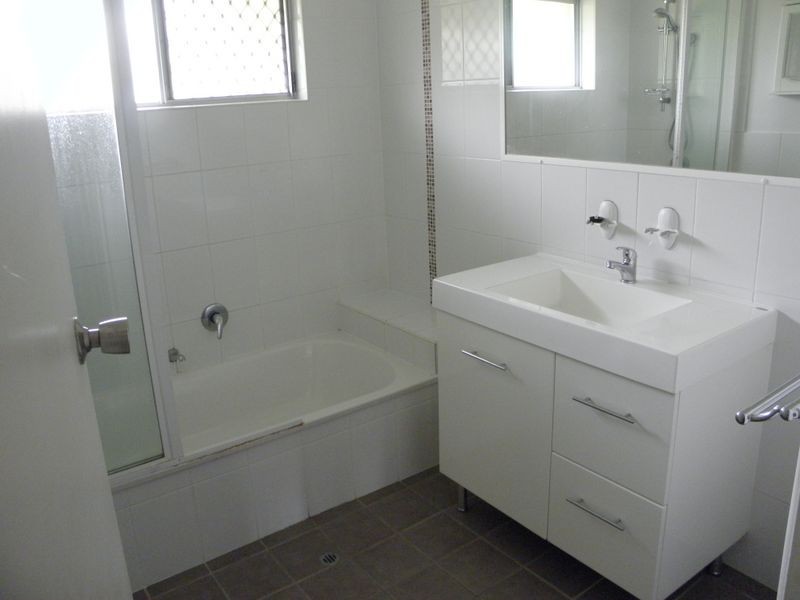 9 Parakeet St, Birkdale QLD 4159