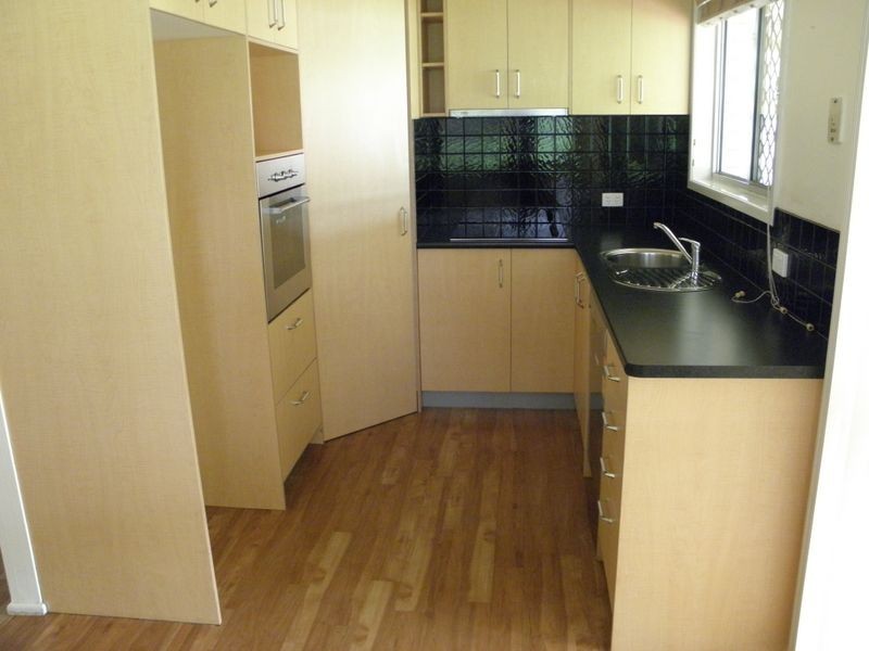 9 Parakeet St, Birkdale QLD 4159