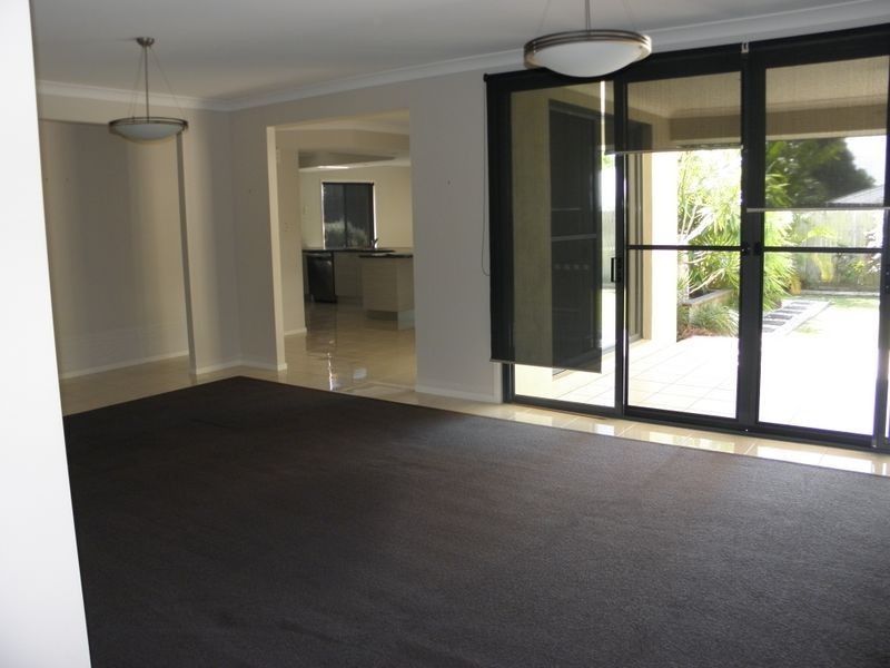 19 Trafalgar Vale Ave, Wellington Point QLD 4160