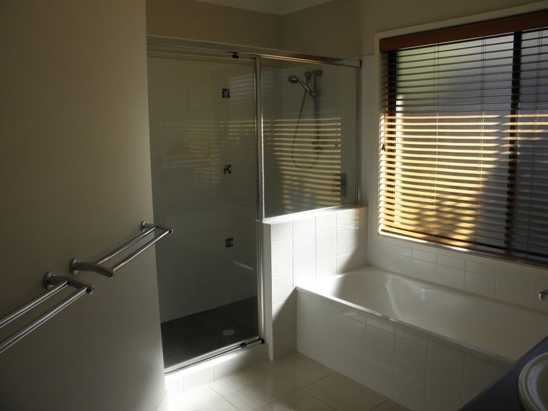 19 Trafalgar Vale Ave, Wellington Point QLD 4160