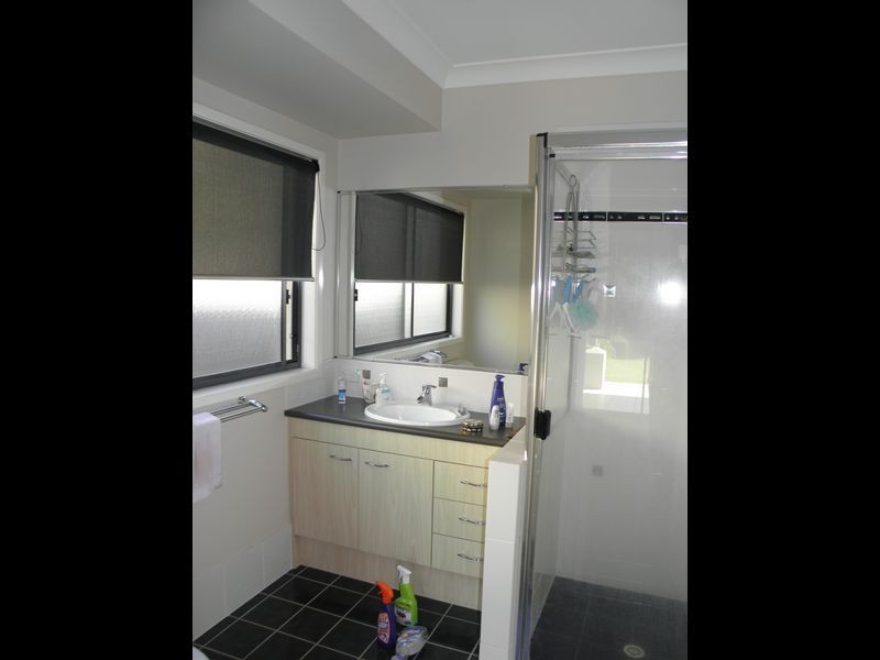 19 Trafalgar Vale Ave, Wellington Point QLD 4160