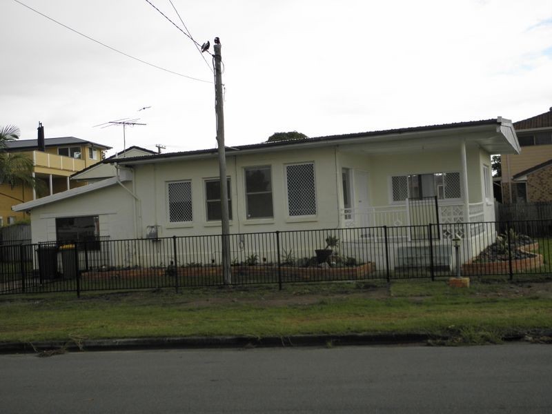 2 Bates Dr, Birkdale QLD 4159