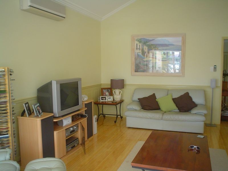 10 Mainsail Street, Birkdale QLD 4159