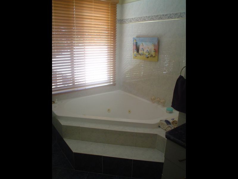 10 Mainsail Street, Birkdale QLD 4159