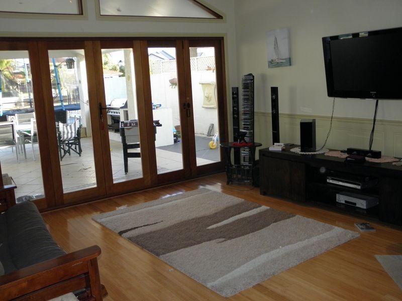 10 Mainsail Street, Birkdale QLD 4159