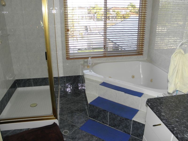 10 Mainsail Street, Birkdale QLD 4159