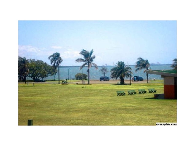 303 Upper Esplanade, Manly QLD 4179