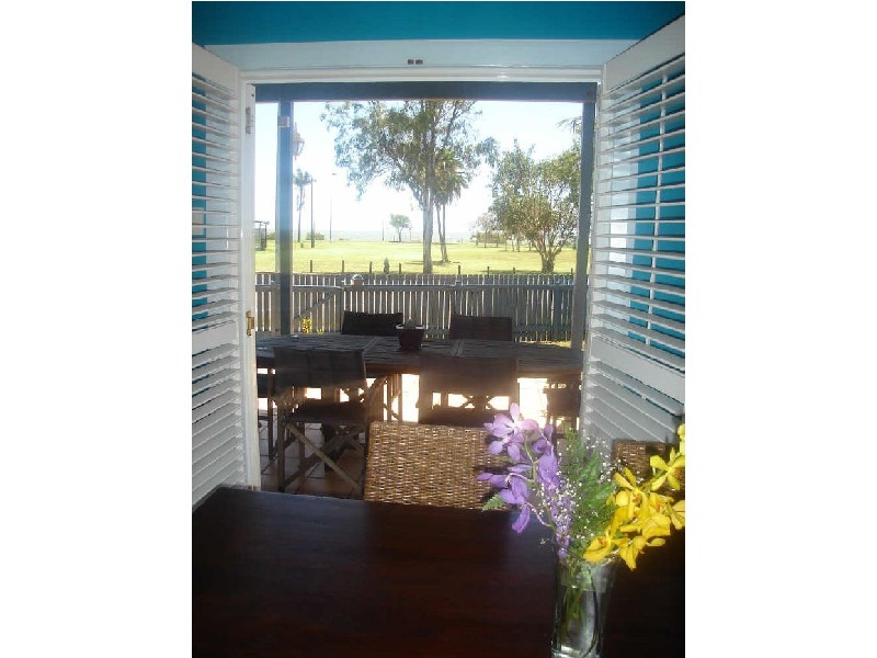 303 Upper Esplanade, Manly QLD 4179