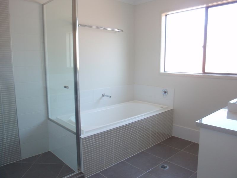 2/18A Nelson Street, Ormiston QLD 4160