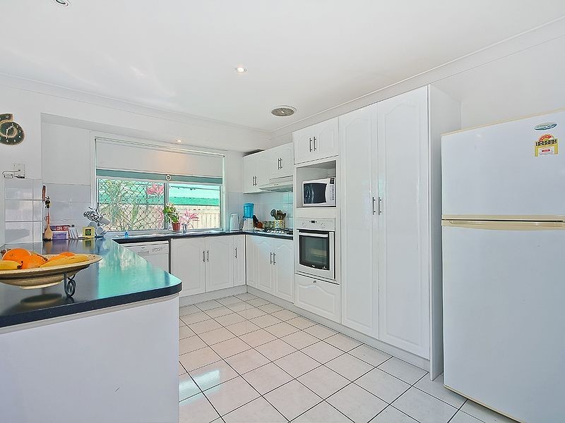 4 Carisbrooke Crt, Birkdale QLD 4159