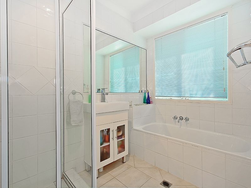 4 Carisbrooke Crt, Birkdale QLD 4159